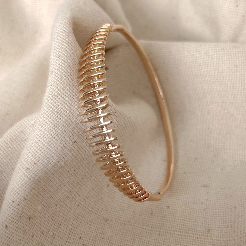 Mother’s Day 🌺 18k Gold Plated Bangle Bracelet Water Resistant
